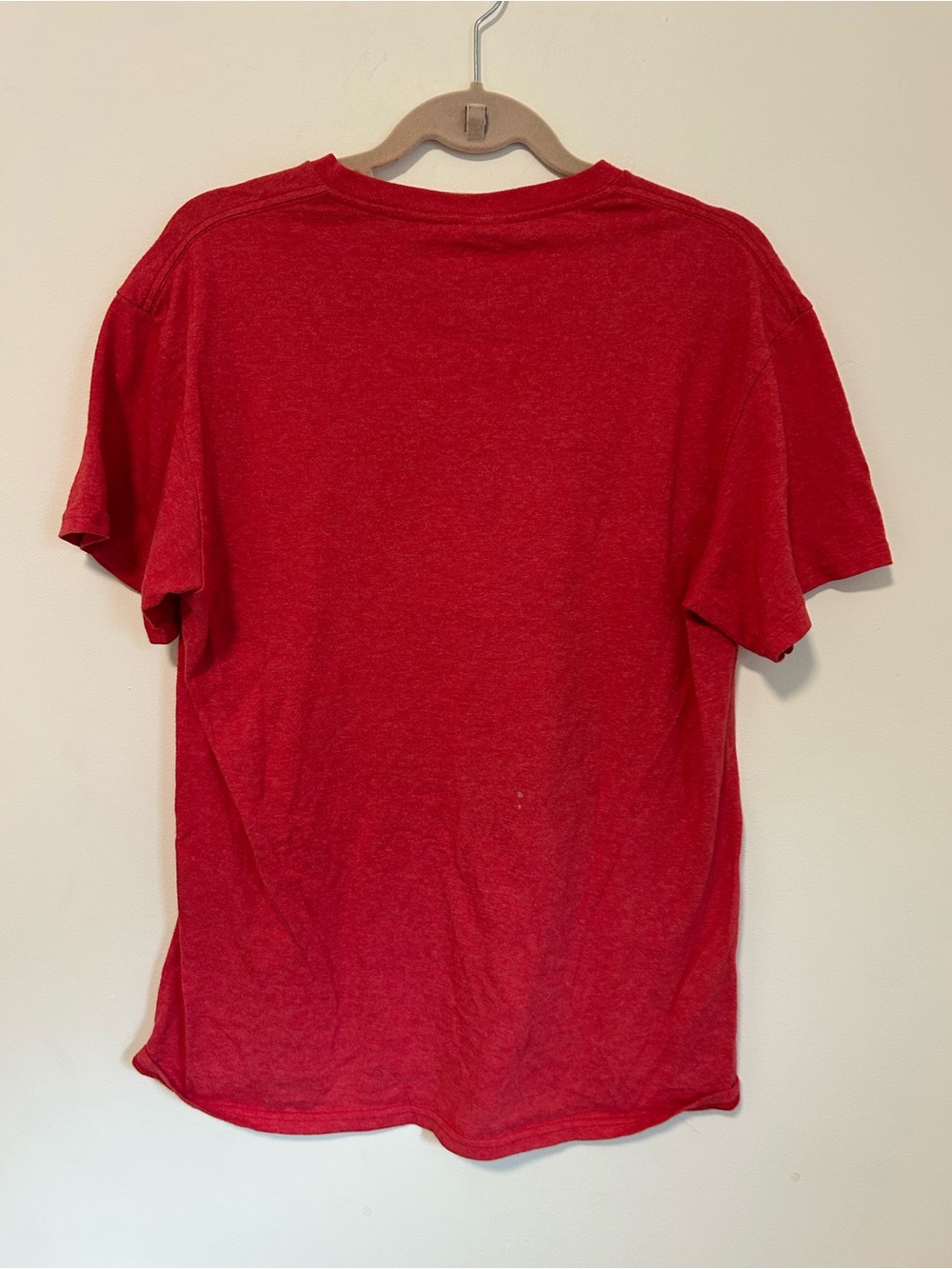 Source Unknown Red Tee with Green Grinch Face Graphic - Picture 2 of 3